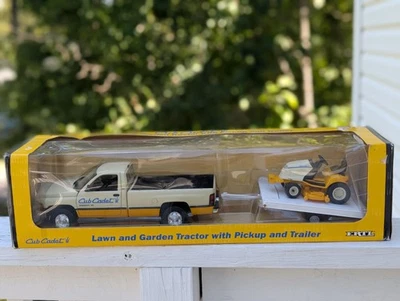 1/16 Dodge Ram Pickup Truck with Trailer & Cub Cadet HDB3206 Lawn Mower ZFN13165 - Image 1 of 4