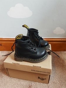 Las mejores ofertas en Dr. Martens Bebé Ropa, Calzado y Accesorios | eBay
