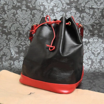 Borsa a tracolla Louis Vuitton Epi Noe nera e rossa con coulisse borsa a mano... - Immagine 1 di 4