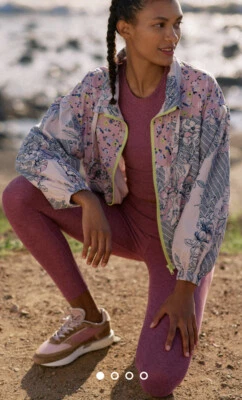 Linda chaqueta para mujer Daily Practice Anthropologie cortavientos floral retazos S Foto 1 de 4