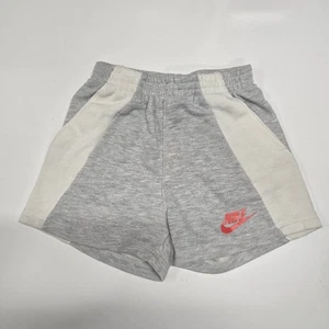 Nike Kinder Shorts grau weiß rot Logo 5-6Y 110-116cm sportlich Baumwollmischung - Bild 1 von 7