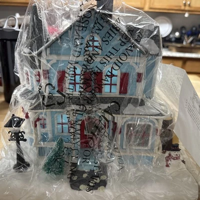 Avon Holiday Splendor Lighted Fiber Optic 2001 Christmas Winter House  - Image 1 of 4