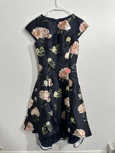 Chi Chi London ärmelloses geblümtes Damenkleid für besondere Anlässe dunkel – UK 8 neu mit Etikett - Bild 1 von 10