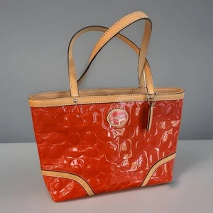 Coach Signature Lackleder Logoprägung Beuteltasche Tasche Orange 7”x10” Neu - Bild 1 von 5