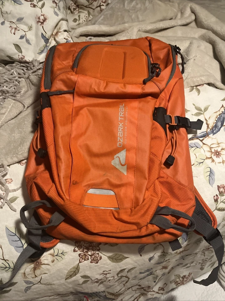 Mochila de Senderismo Ligera OZARK TRAIL 42 Litros Gris/Naranja Nueva  Foto 1 de 4