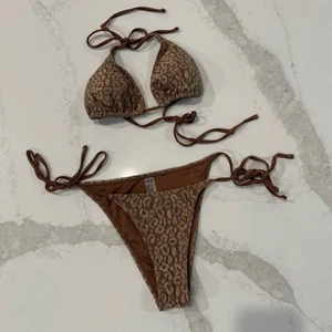 Set bikini triangolo reggicalze stampa leopardata sexy Shein donna piccolo marrone/oro nuoto - Foto 1 di 9