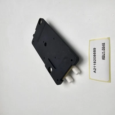 2003-2006 Mercedes E500 Antenna Amplifier Splitter A2118208689 - Image 1 of 4