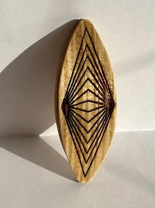 Tatting shuttle with deep engraved 3D design 3 inch long - Picture 1 of 9
