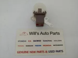 GENUINE BRAND NEW KIA CARNIVAL 2005-2006 HOLDER SUB ASSEMBLY-BRUSH - Picture 1 of 4
