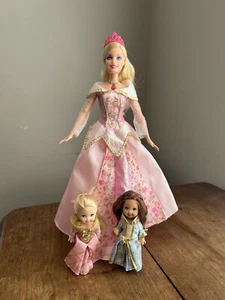 Barbie e i tre moschettieri che cantano bambola Corinne 2008 Mattel con 2 bambole Kelly - Foto 1 di 7