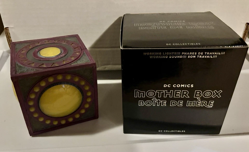 Réplica de utilería CAJA MADRE de DC Comics - Sin luces/sonidos - Cuarto mundo de Jack Kirby’s Foto 1 de 4