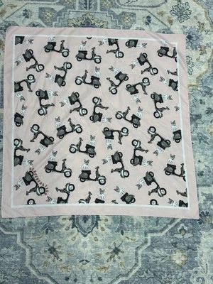 Bufanda rosa con estampado de bulldog francés de segunda mano BCBG Generation Foto 1 de 4