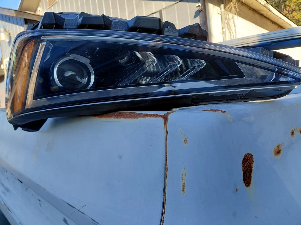 Conjunto de faros - TYC 20-16333-00 regular para Hyundai Elantra GT 18-20 Foto 1 de 4