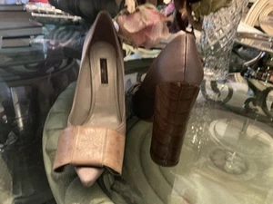 Louis Vuitton Grey/Beige Satin Embossed Ostrich Beauty Bow Pumps Size 37.5 - Picture 1 of 8