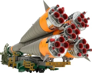 Usado 1/150 plástico modelo Soyuz cohete + tren de transporte escala 1/150 PS hecho de p - Imagen 1 de 3