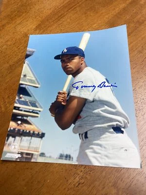 TOMMY DAVIS SIGNED AUTOGRAPHED 8X10 PHOTO 1959-1966 LOS ANGELES LA DODGERS - Image 1 of 2