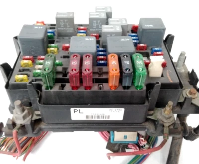 15328806B Chevy 1999 Silverado caja de fusibles 1500 2500 GMC 2000 Sierra Engine Bay L2 Foto 1 de 4