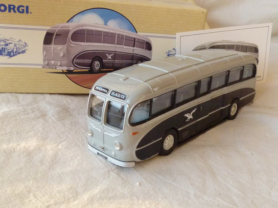 CORGI Omnibus "Burlingham Seagull" in 1:50 – "Woods" - Bild 1 von 1