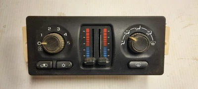 2004 Chevy Trailblazer Climate Control 15220318 - Image 1 of 3