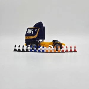Conos de tráfico escala 1/87 "bandas blancas y cromadas" calibre HO "varios colores" - Imagen 1 de 35