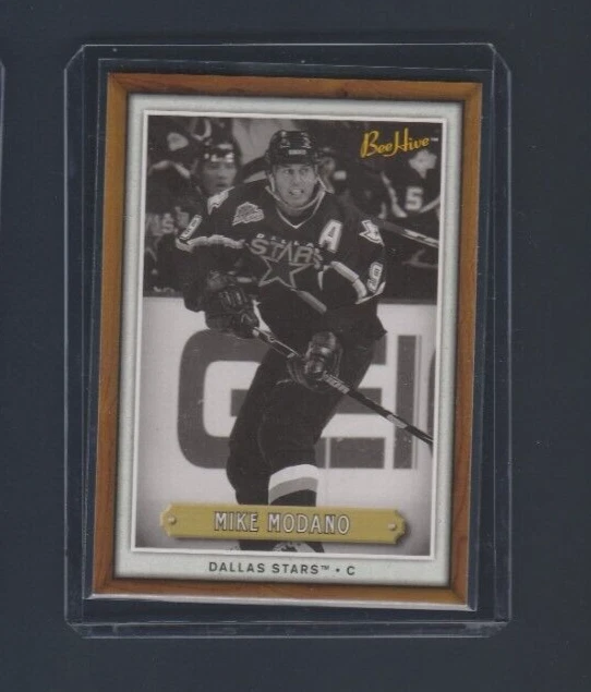 2006-07 Upper Deck Bee Hive Hockey WOOD # 68 Mike Modano - Image 1 of 2