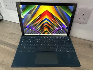 Microsoft Surface Pro 5 i7-7660U 8GB RAM - 256GB SSD 12.3" - Windows 11 - Picture 1 of 6