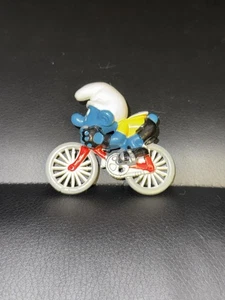 Super Smurf Cyclist Bicycle Rider 1979 Vintage Figure Schleich Peyo No Stand - Picture 1 of 6