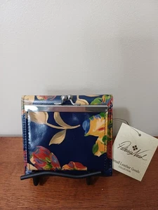 NEU Patricia Nash Leder Astra Geldbörse in Marine LeFluer Print Neu mit Etikett - Bild 1 von 11