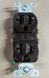 Presa elettrica Cooper Qtà 10 marrone COMMERCIALE presa duplex 20A 125V NOM426 - Foto 1 di 8