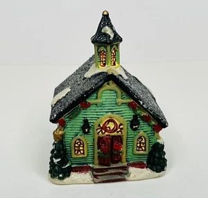 Porcelana pintada a mano Navidad Pueblo Iglesia Vacaciones de invierno **SIN cable de luz  - Imagen 1 de 6