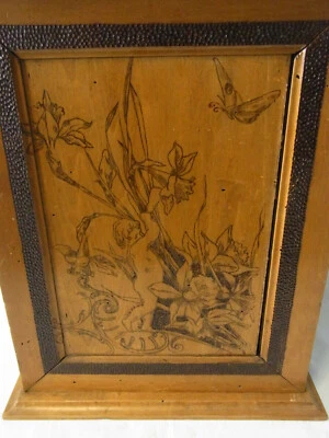 Antiguo gabinete de pared alemán Art Nouveau de madera tallada trabajo de póker #< Foto 1 de 4