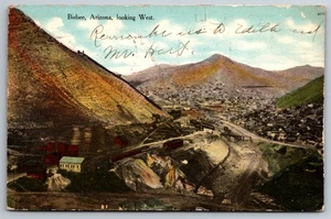Postal Bisbee Arizona mirando hacia el oeste vista de pájaro de la ciudad 1910 a Gallup casi nueva - Imagen 1 de 2