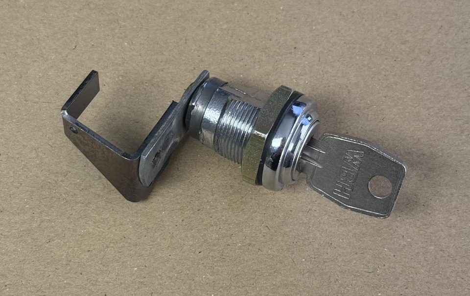 Ствол и ключи замка багажника Aston Martin Lagonda - Изображение 1 из 1