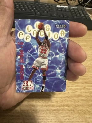 Michael Jordan 1998-99 Fleer Tradition Plus Factor #142 HOF Bulls Foto 1 de 4