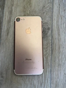 Lot iPhone ! (Contient un Iphone 8 et deux Iphones 7) - Photo 1 sur 6