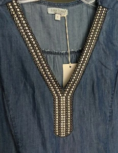 Pequeño Vestido ITALIANO Denim Azul Estrás Cuentas Cuello en V Cómodo Nuevo con Etiquetas - Imagen 1 de 5