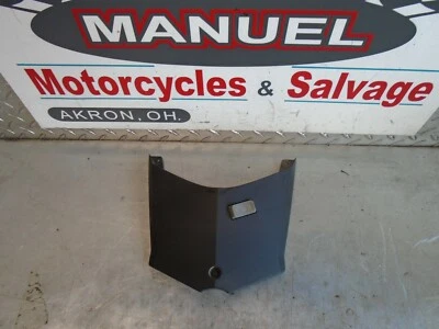 2009 BMW K1300GT rear center tail plastic & switch  Foto 1 de 4