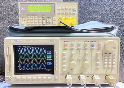 Osciloscopio Tektronix TDS784D 1 GHz 4GS/s 13 1F 2M 2F 2C Foto 1 de 4
