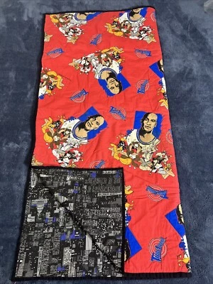 Manta TuneSquad 1996 40x42 Michael Jordan Luney Toons Bugs Lucas Taz Piolín Foto 1 de 4