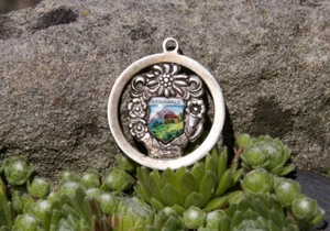 SMALL VINTAGE HAND MADE ENAMEL KEYCHAIN # BRAUNWALD SWITZERLAND / SCHWEIZ - Picture 1 of 2