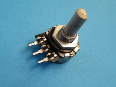 20mm Single Gang Potentiometer Shaft 1/4" D Flat PCB 470K Log 12g Z222 - Image 1 of 4