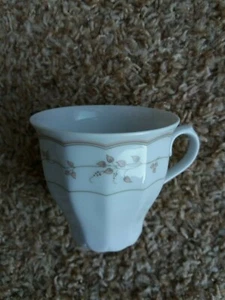 Kaffeetasse von Eschenbach Toledo Blätterranke gebraucht Top Zustand - Bild 1 von 5