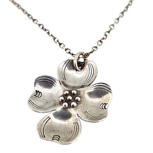 Collar colgante de madera de perro de plata de ley hecho a mano - Imagen 1 de 8