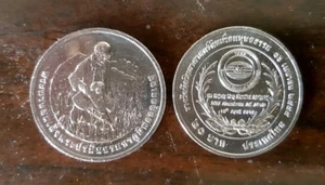 Thailand Coin 20 Baht 2015 HM King Bhumibol Humanitarian Soil Scientist Y529 - Picture 1 of 2