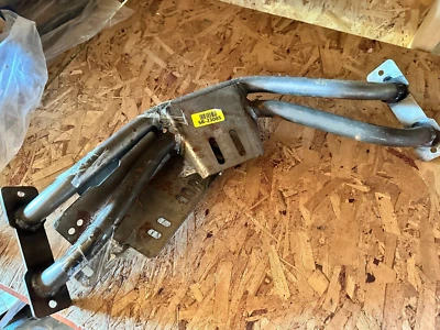 SUM-770375 Summit Racing Transmisión Ajustable Crossmember para Chevy Pontiac Foto 1 de 3