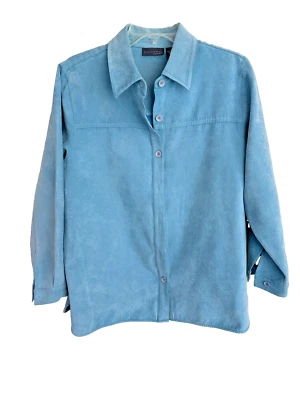 Top Relativity Mujer Talla: 1X Azul Imitación Gamuza/Terciopelo Abotonado Manga Larga Cuello Foto 1 de 4