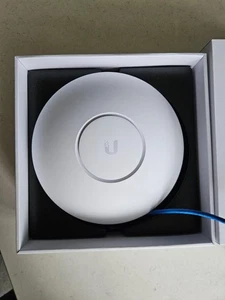 Point d'accès sans fil Ubiquiti Unifi UAP-AC-HD 802.3at - Injecteur PoE inclus - Photo 1/5