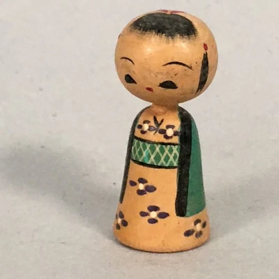 Muñeca Kokeshi Japonesa De Colección Estatuilla de Madera Kimono Niña Niño Verde KF477 Foto 1 de 4