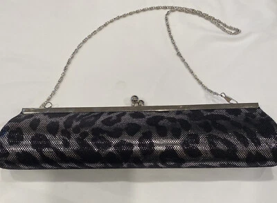 Bolso sin asas negro con estampado de leopardo con correa de cadena plateada 12x4x2 Foto 1 de 4