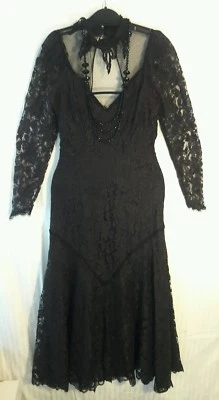 VESTIDO DE RENDA PRETO FLAPPER 1920 DOWNTON ABBEY-Condessa com colar de contas pretas - Imagem 1 de 4